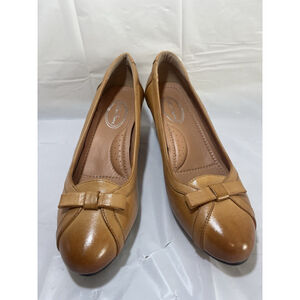 Mona flying Leather Pumps SIZE 10 NEW